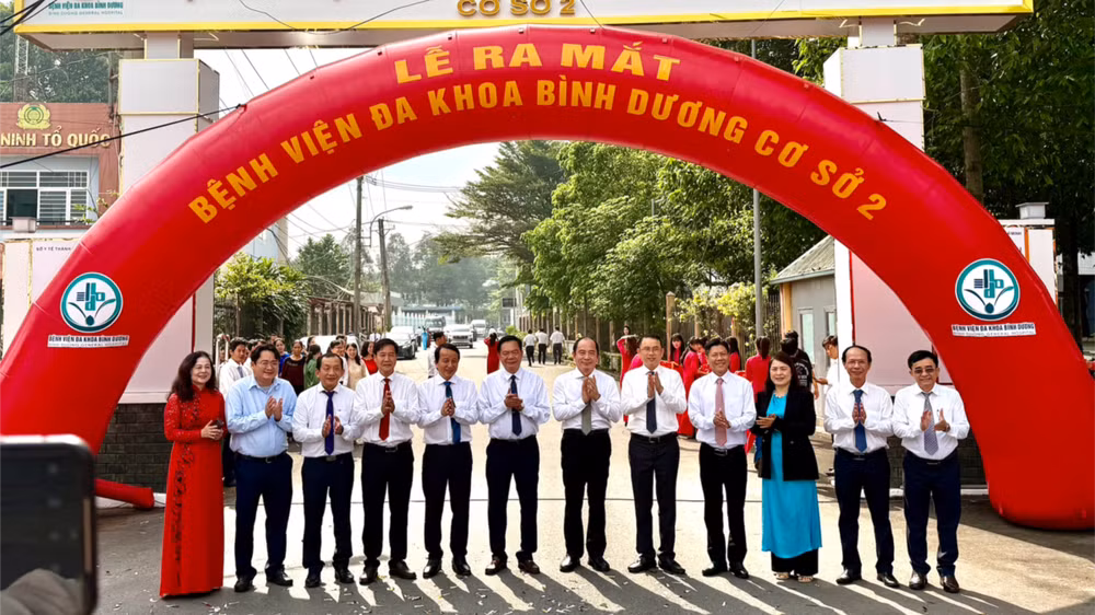 Đại biểu dự lễ ra mắt cơ sở 2 Bệnh viện đa khoa Bình Dương tại Bắc Tân Uyên. 