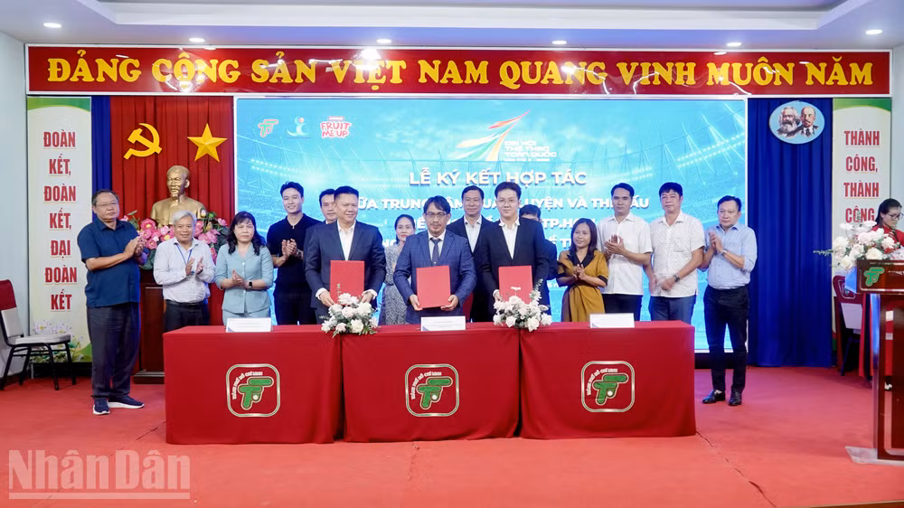 Quang cảnh lễ ký kết hợp tác. 