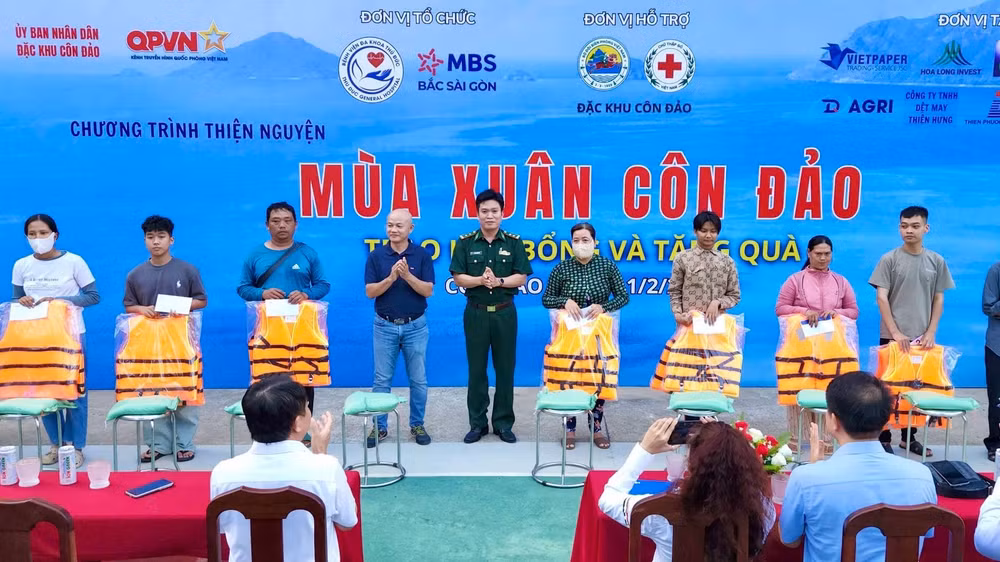 Chương trình thiện nguyện tổ chức trao quà cho người dân khó khăn tại Đặc khu Côn Đảo. (Ảnh: CTV).