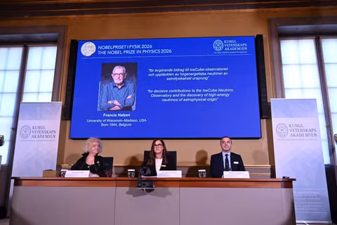 Viện Hàn lâm Khoa học Hoàng gia Thụy Điển công bố giải Nobel Vật lý 2026 thuộc về Giáo sư Francis Halzen. (Ảnh: THX/TTXVN)