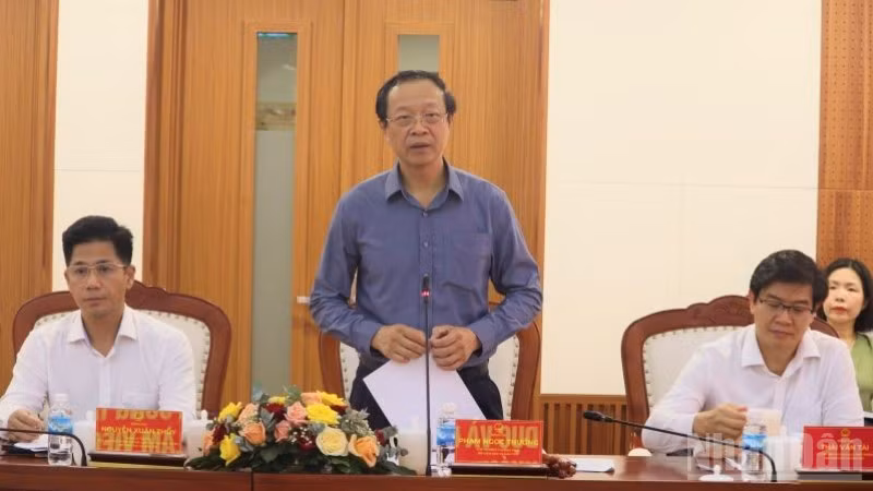 Đồng chí Phạm Ngọc Thưởng, Thứ trưởng Giáo dục và Đào tạo phát biểu. (Ảnh: VŨ TÂN)
