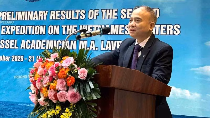 Tiến sĩ Nguyễn Xuân Anh, Viện trưởng Viện Các Khoa học Trái đất (Viện Hàn lâm) phát biểu khai mạc hội thảo. (Ảnh: HIẾU GIANG)