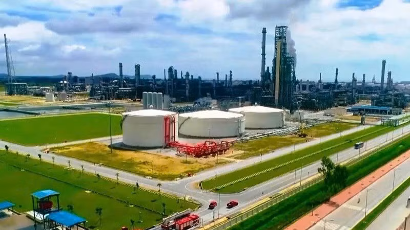 Một góc Nhà máy Lọc hóa dầu Nghi Sơn ở tỉnh Thanh Hóa. (Ảnh: NGÔ TUẤN-MAI LUẬN-ĐÌNH PHƯỢNG)