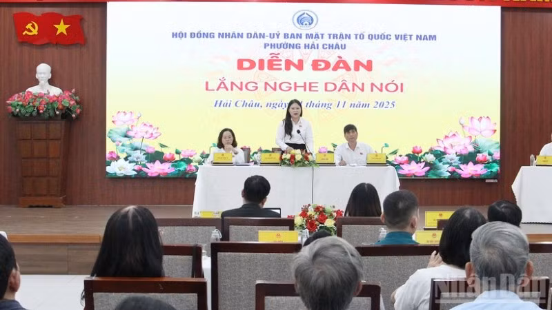 Diễn đàn "Lắng nghe dân nói" lần đầu được tổ chức sau khi phường mới được thành lập.