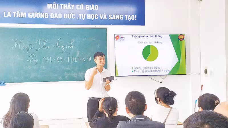 Cuộc họp phụ huynh tại Trường cao đẳng công nghệ cao Hà Nội.