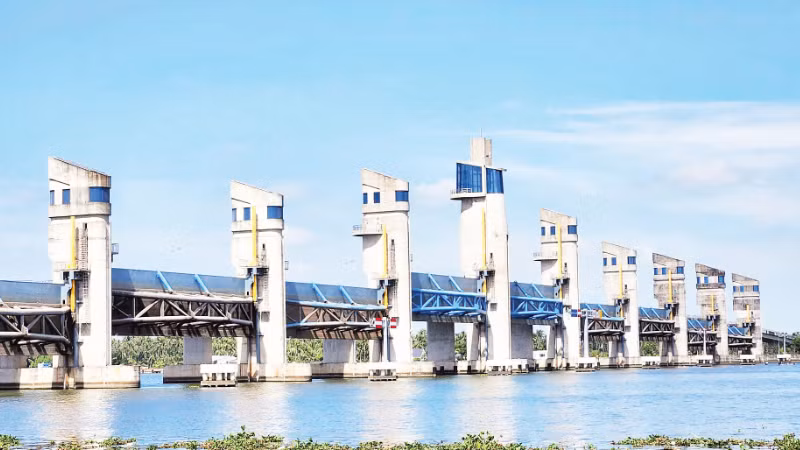 Cống Cái Lớn (An Giang) chủ động vận hành bảo đảm nước cho sản xuất. (Ảnh: QUỐC TRINH)