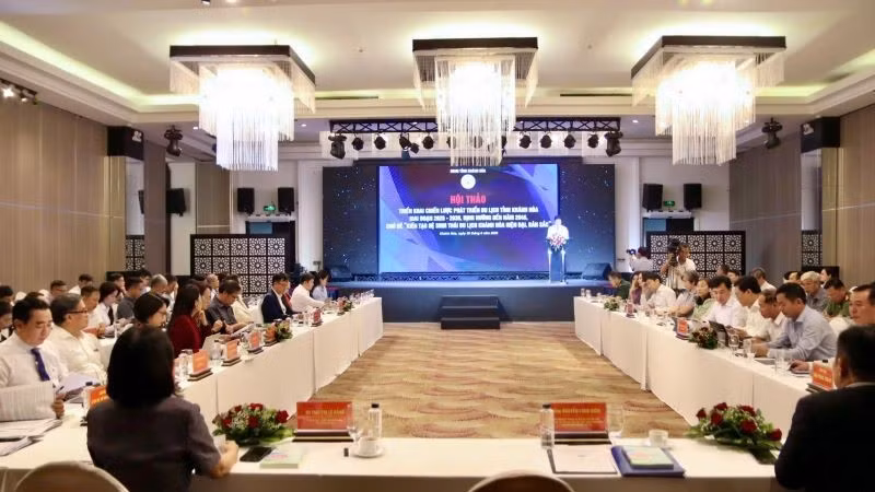 Toàn cảnh hội thảo kiến tạo hệ sinh thái du lịch Khánh Hòa giai đoạn 2026-2030. 