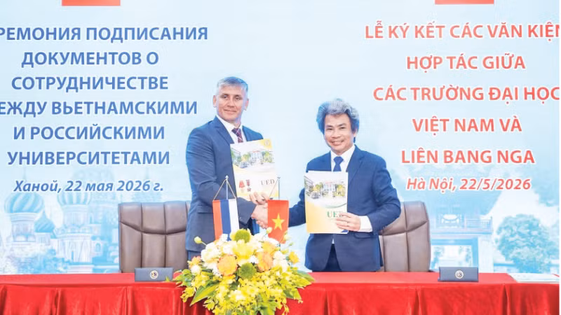 Lễ ký kết văn kiện hợp tác giữa các trường đại học Việt Nam và Liên bang Nga. (Ảnh: Trường đại học Sư phạm - Đại học Đà Nẵng)