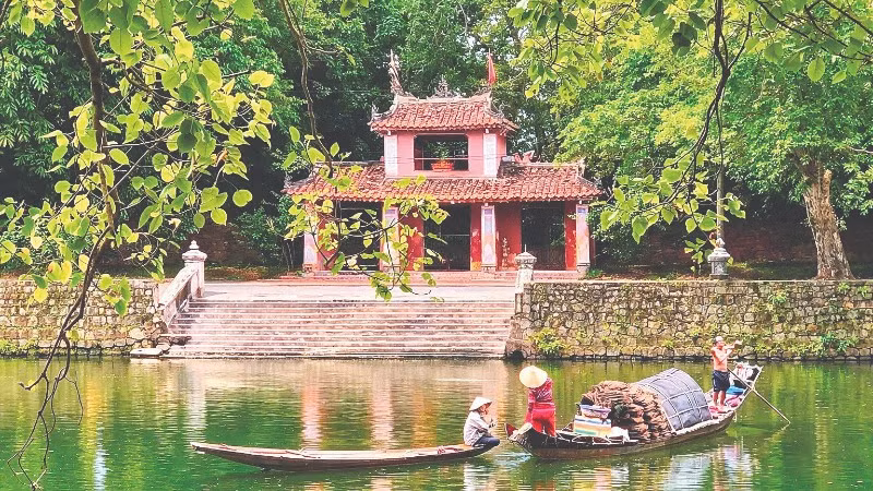 Giới thiệu cuộc sống sông nước, cảnh quan đôi bờ giúp du khách có trải nghiệm đầy đủ, thú vị hơn trong những ngày ở Huế.