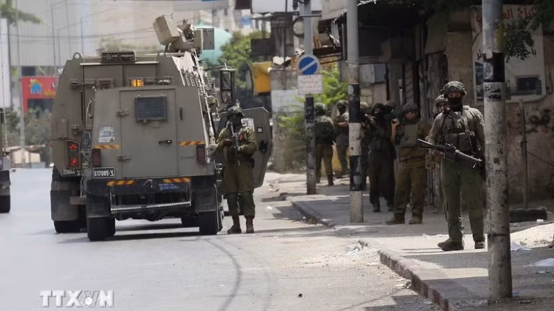 Các lực lượng Israel được triển khai tại thành phố Nablus, Bờ Tây. (Ảnh: THX/TTXVN)