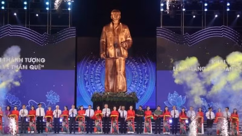 Lễ hội Làng Sen là hoạt động chính trị, văn hóa có ý nghĩa quan trọng, thể hiện lòng biết ơn, thành kính của nhân dân đối với Chủ tịch Hồ Chí Minh.