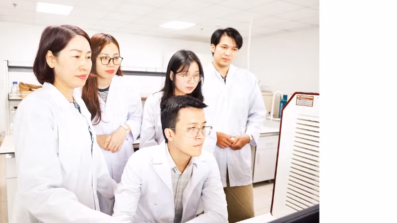 Nghiên cứu tác dụng các gien A20, CYLD và CNN2 trong việc điều hòa hoạt động của tế bào miễn dịch trong hỗ trợ điều trị ung thư hạch. (Ảnh: MINH ĐỨC)