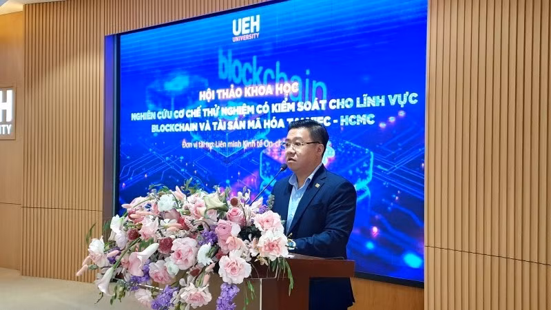 Đại diện lãnh đạo Đại học Kinh tế Thành phố Hồ Chí Minh phát biểu tại hội thảo.