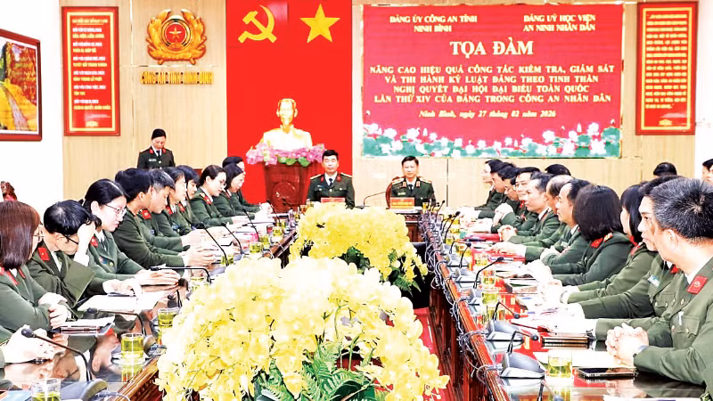 Đảng ủy Công an tỉnh Ninh Bình tổ chức tọa đàm về nâng cao hiệu quả công tác kiểm tra, giám sát, thi hành kỷ luật đảng.