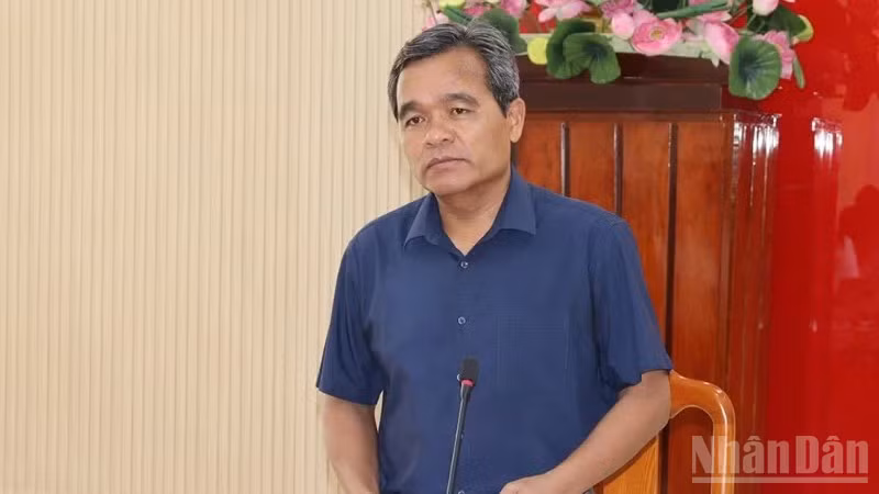 Đồng chí Hồ Văn Niên, Ủy viên Trung ương Đảng, Bí thư Tỉnh ủy Quảng Ngãi phát biểu kết luận buổi làm việc.