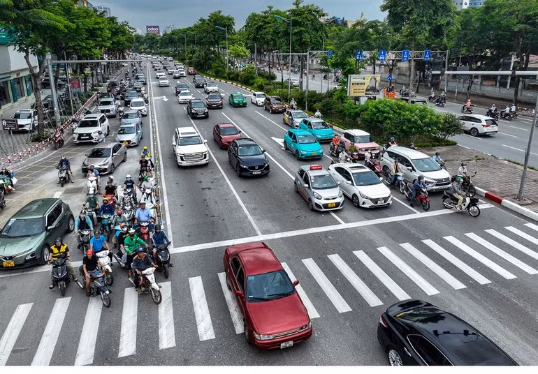 ba-lan-duong-trong-dai-phan-cach-giua-la-lan-duong-danh-rieng-cho-o-to-cac-lan-duong-ben-ngoai-danh-cho-cac-phuong-tien-luu-thong-anh-trung-nguyen.jpg