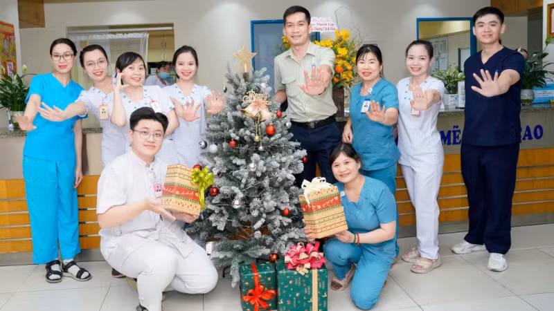 Các hoạt động mừng Giáng sinh được tổ chức tại cơ sở y tế trên địa bàn thành phố (Bệnh viện Đại học Y Dược).