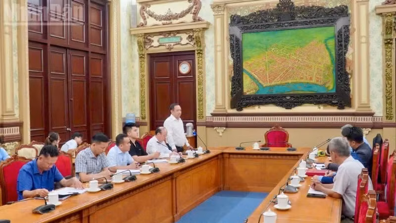 Thủ trưởng Bộ Tư lệnh Thành phố Hồ Chí Minh làm việc với các tổ chức, đơn vị để thu thập thông tin tìm kiếm liệt sĩ hy sinh trong Xuân Mậu Thân.
