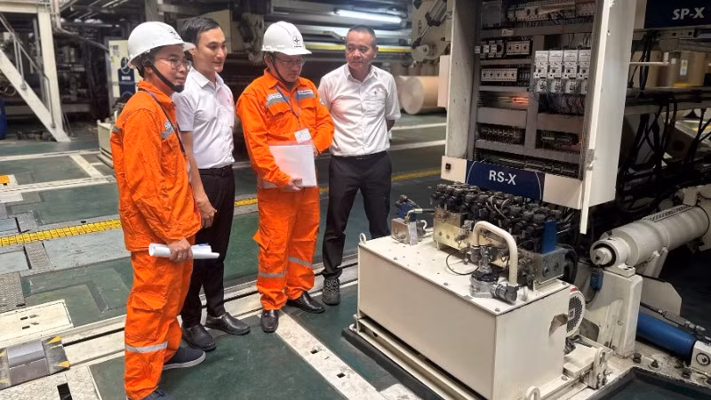 Khách hàng sử dụng điện công nghiệp thuộc đối tượng áp dụng thí điểm giá điện hai thành phần. 