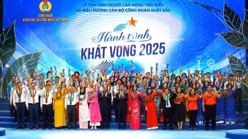 71 cán bộ công đoàn xuất sắc được tôn vinh tại chương trình "Hành trình khát vọng 2025". (Ảnh: Công đoàn Khoa học và Công nghệ)