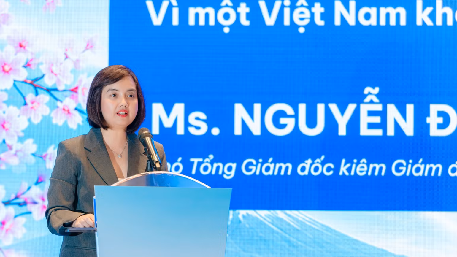 1-ba-nguyen-do-quyen-pho-tong-giam-doc-fpt-retail-kiem-giam-doc-dieu-hanh-he-thong-nha-thuoc-va-tiem-chung-long-chau-5711.jpg