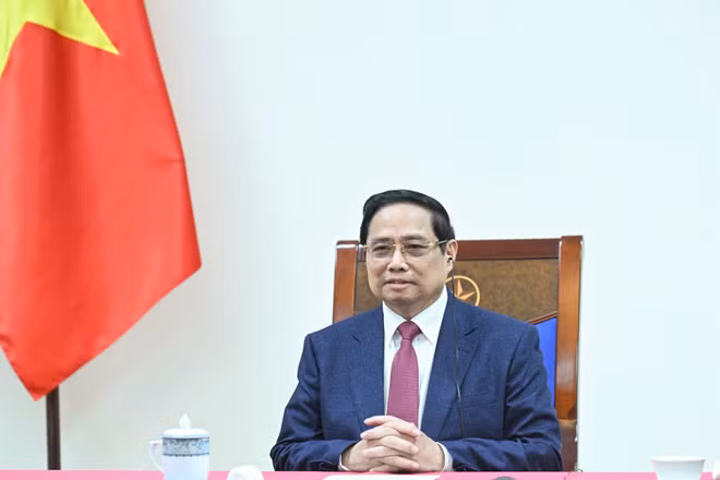 Thủ tướng Chính phủ Phạm Minh Chính điện đàm với Thủ tướng Singapore Lawrence Wong. (Ảnh: TRẦN HẢI)