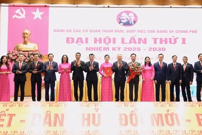 Quang cảnh Đại hội Đảng bộ các cơ quan tham mưu, giúp việc của Đảng ủy Chính phủ lần thứ nhất (nhiệm kỳ 2025-2030) diễn ra sáng 12/6.