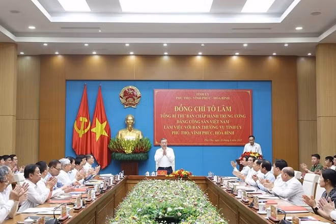 Tổng Bí thư Tô Lâm phát biểu chỉ đạo tại buổi làm việc. (Ảnh: TTXVN)