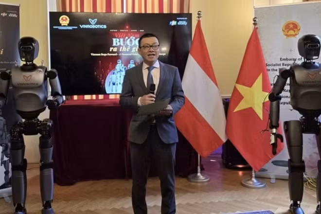 Đại sứ Việt Nam tại Áo Vũ Lê Thái Hoàng phát biểu khai mạc sự kiện.(Ảnh: TTXVN)