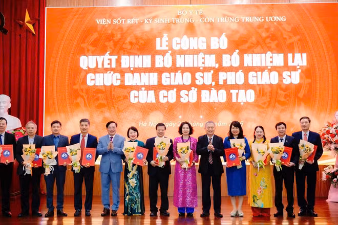 Công bố quyết định bổ nhiệm, bổ nhiệm lại chức danh Giáo sư, Phó Giáo sư của cơ sở đào tạo.