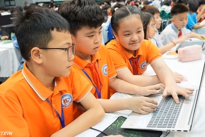 Bảo vệ trẻ em trên không gian mạng là nhiệm vụ cấp bách của mọi quốc gia. (Ảnh minh họa: TTXVN)