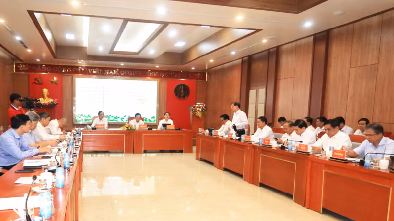 Quang cảnh buổi làm việc. (Ảnh: PHONG NGUYÊN) 