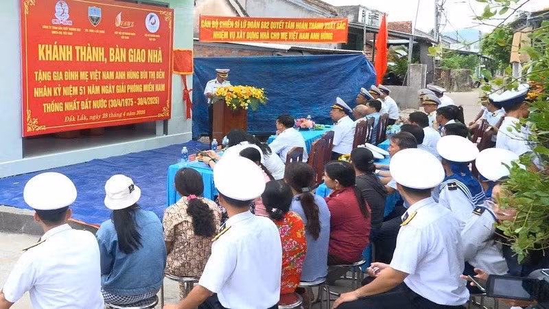 Quang cảnh buổi bàn giao nhà. (Ảnh: CTV) 