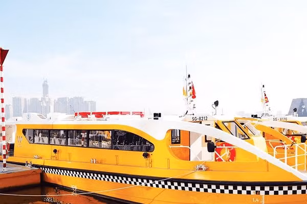 Bến Bạch Đằng, bến đón khách tại điểm xuất phát của tuyến buýt sông Bạch Đằng-Linh Đông (Ảnh VÕ LÊ)