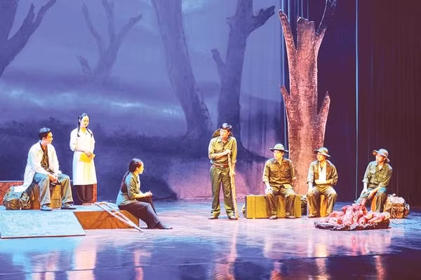 Nét đẹp của người Hà Nội được khắc họa trong vở diễn “Người con gái Hà Nội” tham dự Liên hoan.