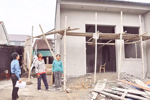 Ngôi nhà mới của gia đình chị Phạm Thị Ngọc (sinh năm 1977, thôn Mỹ Thượng, xã Hưng Nguyên, Nghệ An) sắp hoàn thành.