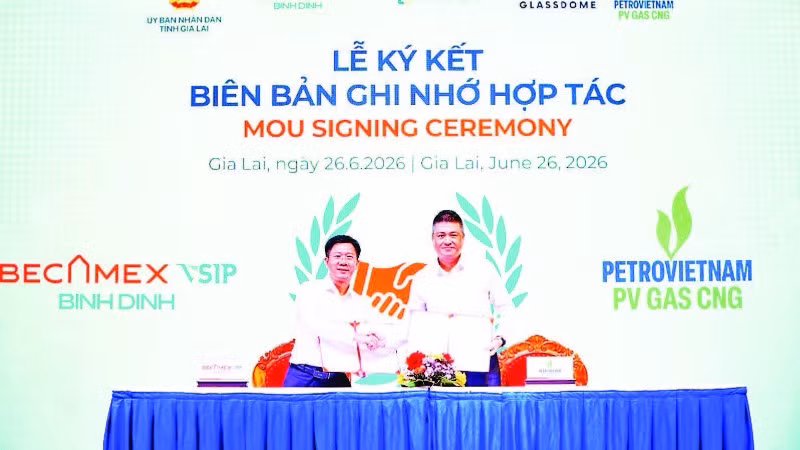 Ký kết Biên bản ghi nhớ hợp tác giữa Becamex VSIP Bình Định và Công ty cổ phần CNG Việt Nam.