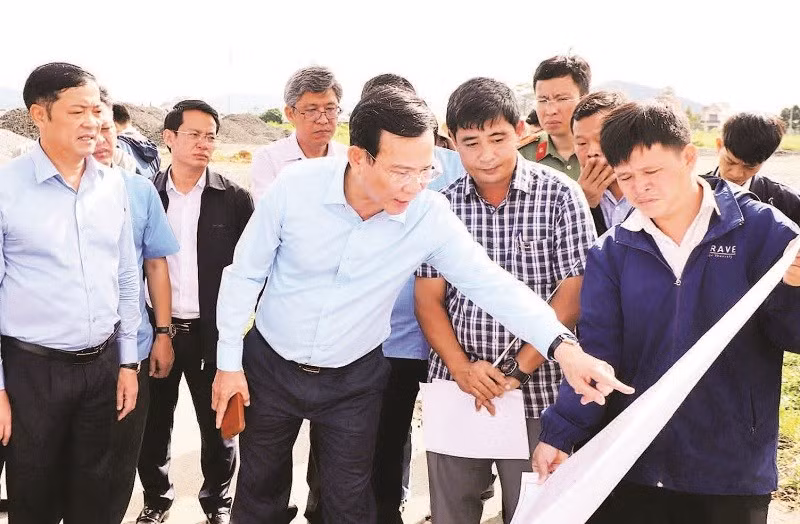 Lãnh đạo tỉnh Lâm Đồng kiểm tra tình hình triển khai các dự án trên địa bàn (Ảnh MAI VĂN BẢO)