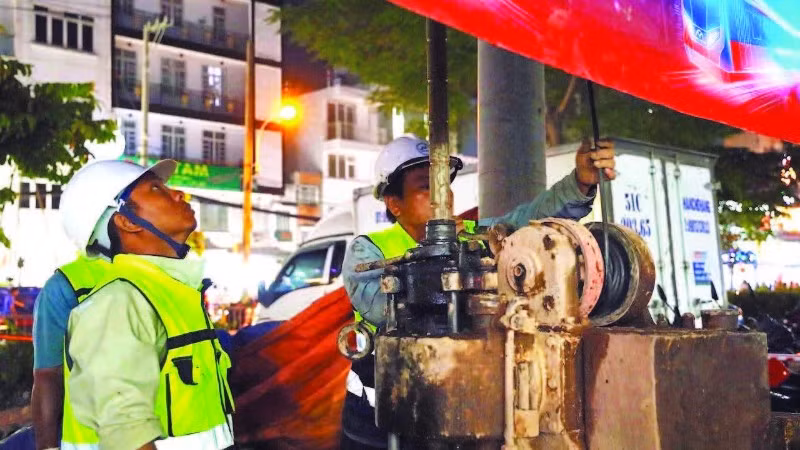 Thành phố Hồ Chí Minh thi công xây dựng tuyến Metro số 2 (Bến Thành- Tham Lương), dự kiến hoàn thành trước năm 2030.