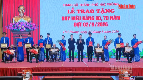[Video] Thủ tướng Lê Minh Hưng: Chăm lo tốt hơn nữa đời sống vật chất, tinh thần của các đảng viên lão thành