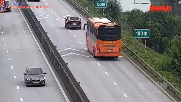 [Video] Chính thức ra quân xử lý lỗi “khoảng cách an toàn” trên tuyến cao tốc Pháp Vân - Cầu Giẽ - Cao Bồ - Mai Sơn - QL45 - Nghi Sơn