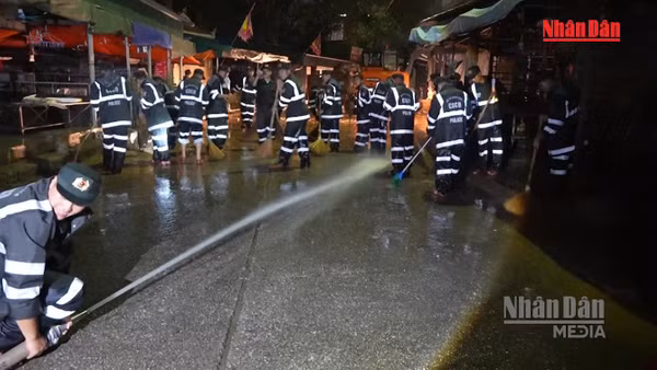 [Video] Xuyên đêm giúp người dân khắc phục hậu quả mưa lũ tại Lạng Sơn