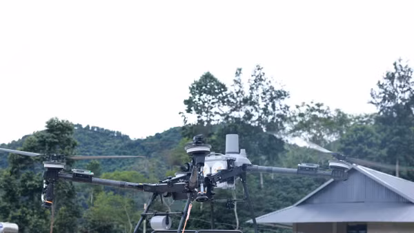 Thử nghiệm phương tiện bay không người lái (UAV) phát triển kinh tế không gian tầm thấp tại Điện Biên. (Ảnh: MST)