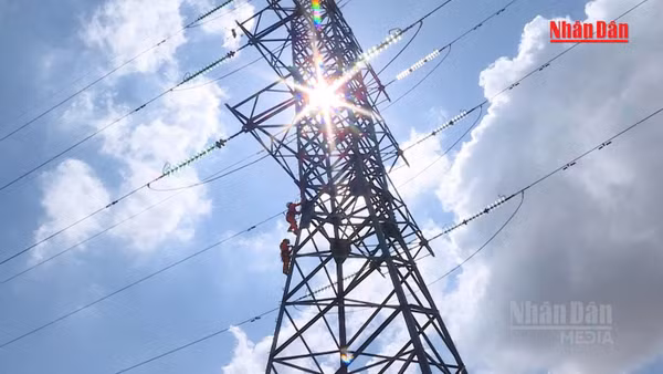 [Video] EVN hết lỗ lũy kế, ghi nhận lãi hơn 12.200 tỷ đồng trong 8 tháng