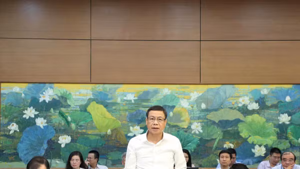 Thứ trưởng Khoa học và Công nghệ Lê Xuân Định trình bày Tờ trình của Chính phủ về dự án Luật. (Ảnh: MST)