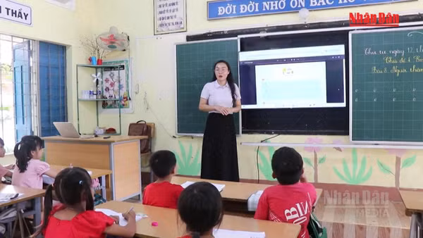 [Video] Điều chuyển hơn 32.620 hiệu trưởng, hiệu phó sau sáp nhập trường