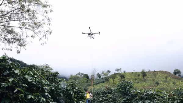 Thử nghiệm phương tiện bay không người lái (UAV) phát triển kinh tế không gian tầm thấp tại Điện Biên. (Ảnh: MST)