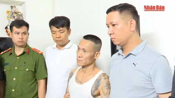 [Video] Bắt "giang hồ mạng" thường xuyên livestream xúc phạm cán bộ và cơ quan chức năng