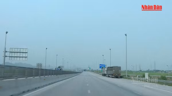 [Video] Quy định khoảng cách an toàn cần phù hợp thực tế giao thông