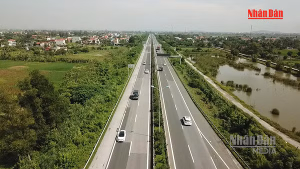 [Video] Xử phạt lỗi không giữ khoảng cách trên cao tốc cần có lộ trình
